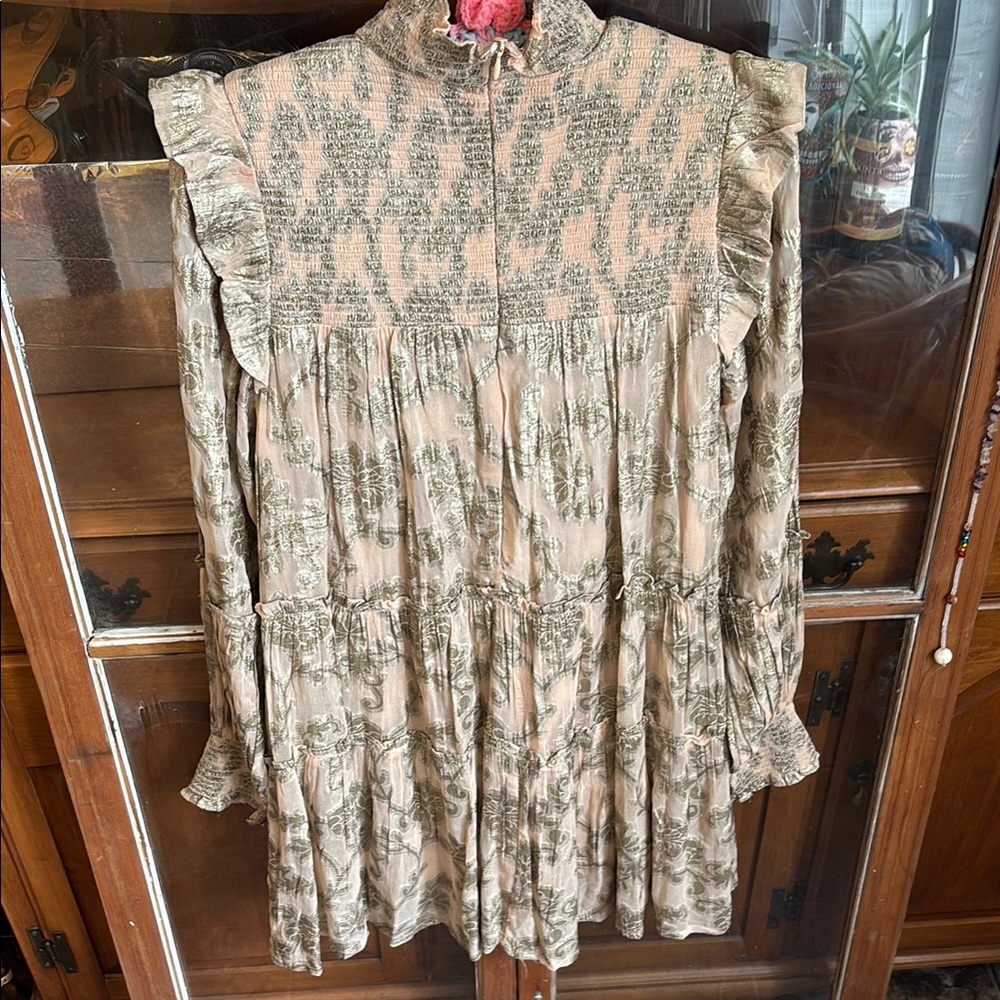 Elegant Patterned Ruffle Dress - Picture 4 of 6